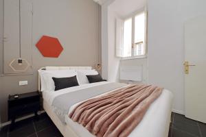 Pantheon Authentic and Modern Apartment