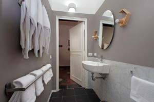 Pantheon Authentic and Modern Apartment