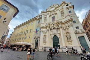 Pantheon Authentic and Modern Apartment