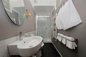 Pantheon Authentic and Modern Apartment