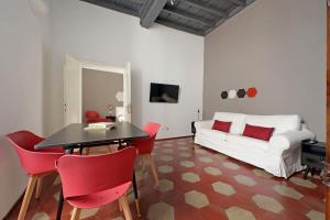 Pantheon Authentic and Modern Apartment