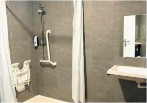 Hotels Hotel Le Carnon : photos des chambres