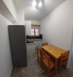 Spiros Studios - Apartments, Ipsos