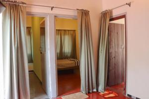 TRIO MANGO STAY ARUGAMBAy