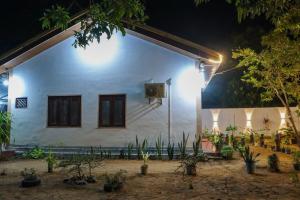 TRIO MANGO STAY ARUGAMBAy