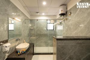StayVista at Eleganza Villas with BBQ, Lawn, Bonfire