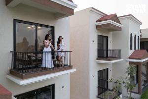 StayVista at Eleganza Villas with BBQ, Lawn, Bonfire