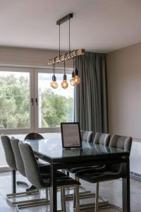 Huswell - Family Apartment with Balcony near Coast