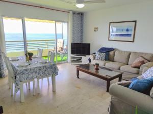 Spacious apartment with incredible sea views