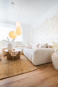 2 BR Apartment - ZENTRAL - KÜCHE - BALKON - WIFI - NETFLIX - BUSINESS - KAFFE - PARKHAUS