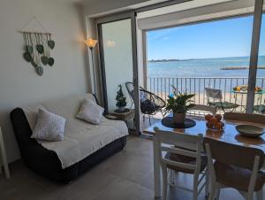 Sol-y-Days le Royal Grand studio centre ville vue mer avec parking