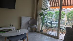 Le REGENCY, appartement familial au cœur du centre-ville, des célèbres jardins Biovès, et seulement à 1 minute à pied de la plage