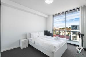 KozyGuru | Rosebery | Stylish Apt with Parking