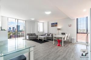 KozyGuru | Rosebery | Stylish Apt with Parking