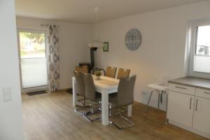 6 Personen Ferienhaus mit Sauna, Whirlpool, zwei Duschen sowie Kaminofen in Otterndorf