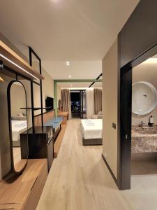Green Light Hotel
