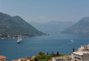 Skyline Shore with Sea View