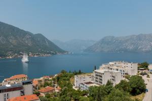 Skyline Shore with Sea View