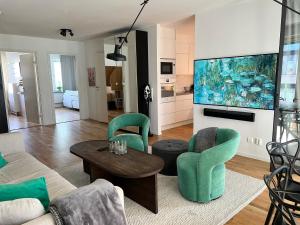 The Emerald Suite - Bright Scandinavian Private Apartment