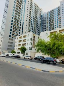 Ajman Friends Downtown Apartment Fully Yours Two Rooms and Kitchen for 3 People