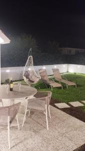 Akvarel Apartment - Private Garden Terrace & BBQ
