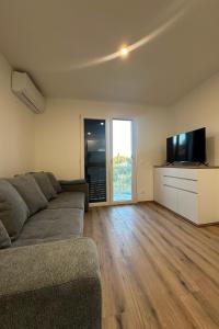 Apartments and rooms with parking space Starigrad, Paklenica - 24535