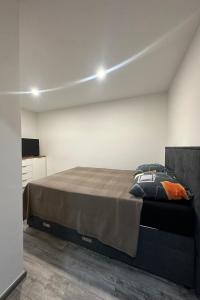 Apartments and rooms with parking space Starigrad, Paklenica - 24535