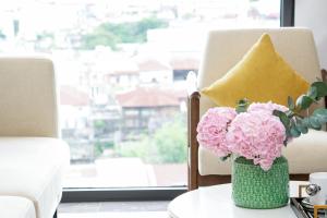 H-Vista - The Gloria Nguyen Hong