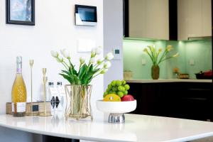 H-Vista - The Gloria Nguyen Hong