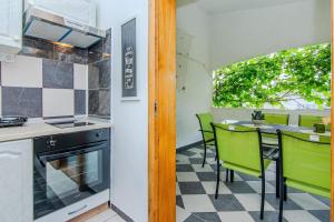 Apartments with parking space Vir - 24560