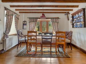 Pass the Keys Stunning 4 Bed Barn Conversion Hot Tub