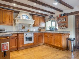 Pass the Keys Stunning 4 Bed Barn Conversion Hot Tub