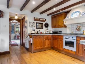 Pass the Keys Stunning 4 Bed Barn Conversion Hot Tub