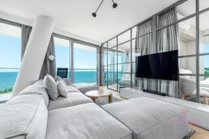 Your Holidays Waves E673