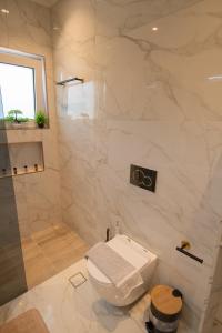 Zoi Elegant Green Apartments