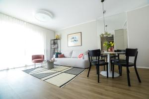 Bohema Apartment with Balcony near Metro
