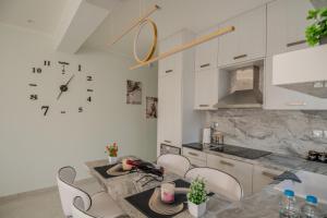 Zoi Elegant Green Apartments