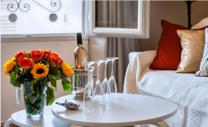 FRGK "Charm in Old Antibes"