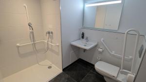 Hotels Ibis Budget La Rochelle Puilboreau : Chambre Triple Smart avec 1 Lit Double et 1 Lit Simple