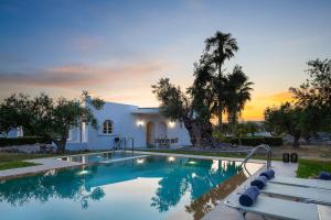 Modernist Pool Villa - Grambella Olive Estate