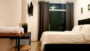 Alpine Room at TreePark City Apartement