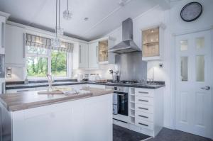 1 Manor Lodge - 3 Bedroom Lodge - Pendine