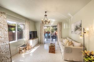 Laranca Oneiro Seaside Villa