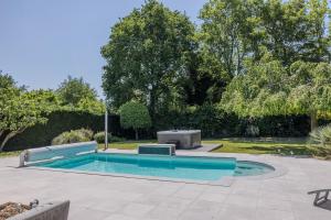 Villa avec Piscine, Jacuzzi et Sauna Privé dans les Dombes