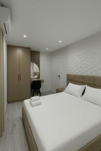 Eron Villas Velipoje