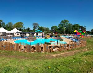 Campings Camping paradis du Quinquis - MH 3 chambres : photos des chambres