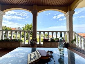 Holibai, Serenidade, Escapada navideña de lujo frente al mar con spa privado y cerca de las mágicas luces de Vigo