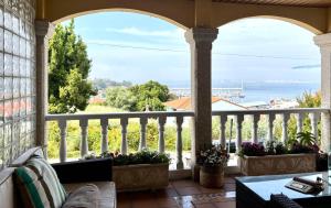 Holibai, Serenidade, Escapada navideña de lujo frente al mar con spa privado y cerca de las mágicas luces de Vigo