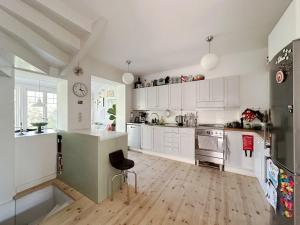 Private house from 1911 own garden 10 mins to city