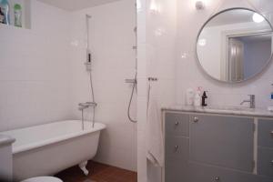 Private house from 1911 own garden 10 mins to city